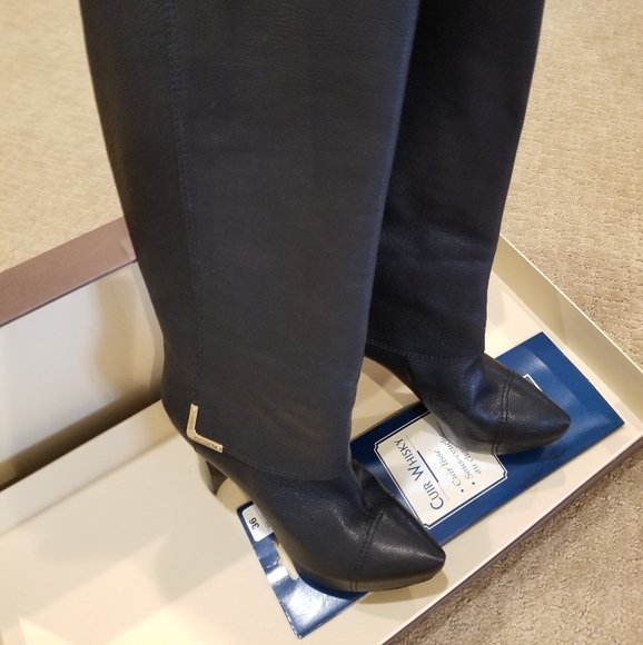 LADIES SIZE 7 NEVER WORN LOUIS VUITTON BOOTS - Picture 2 of 7